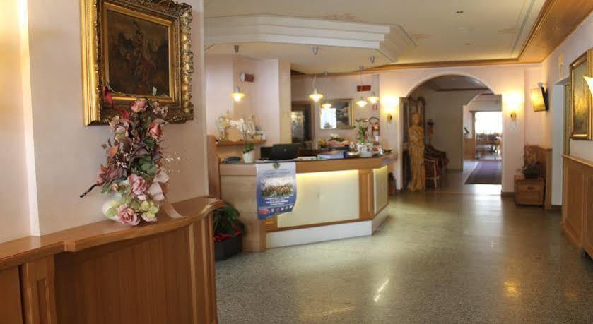 Residence Canada Pinzolo Exterior foto